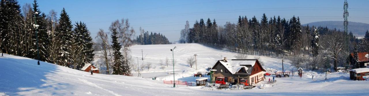Srub Na Svahu Sjezdovky V Radvanicich Radvanice  Exterior foto