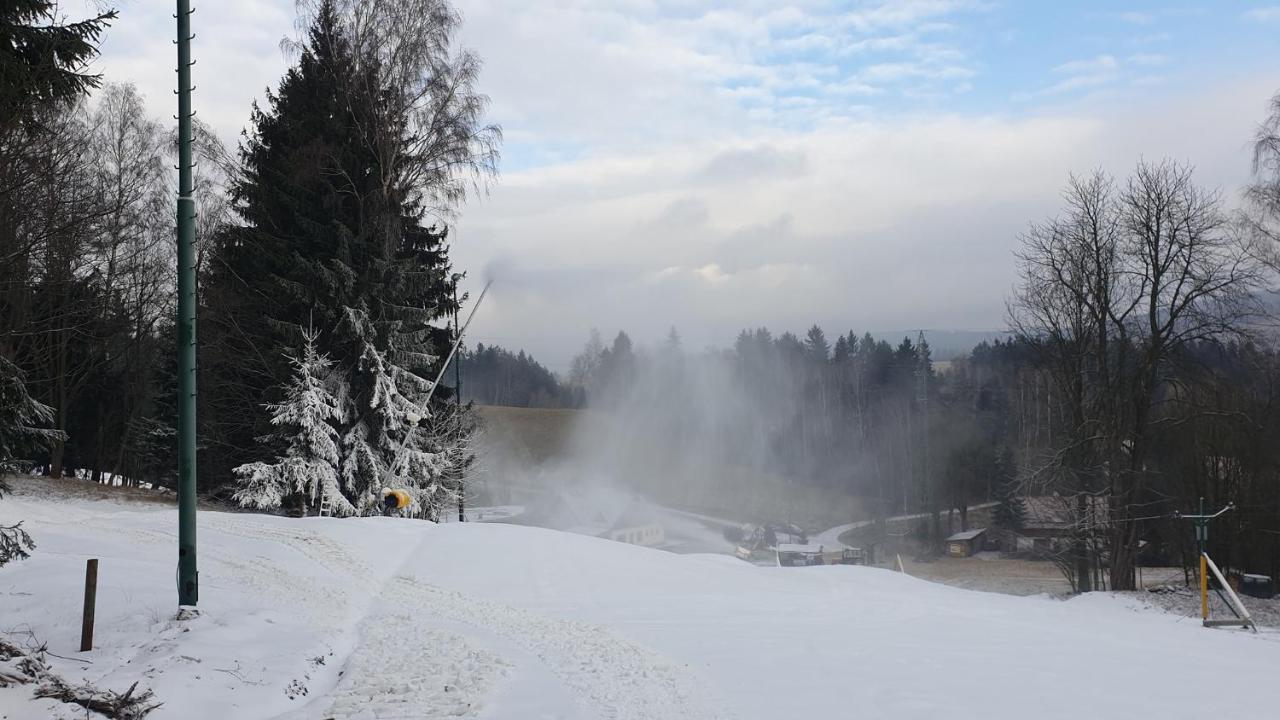 Srub Na Svahu Sjezdovky V Radvanicich Radvanice  Exterior foto