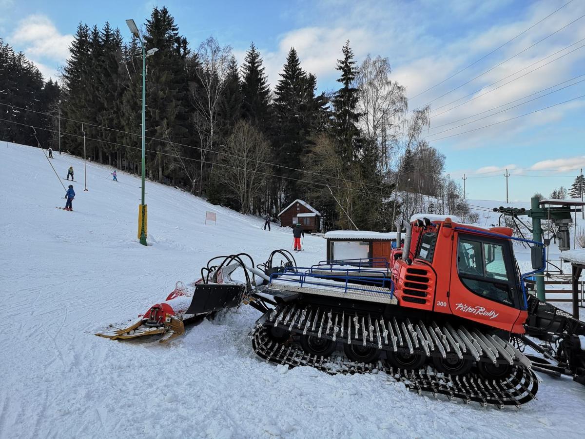 Srub Na Svahu Sjezdovky V Radvanicich Radvanice  Exterior foto