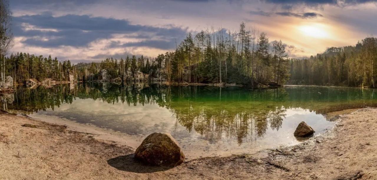 Srub Na Svahu Sjezdovky V Radvanicich Radvanice  Exterior foto