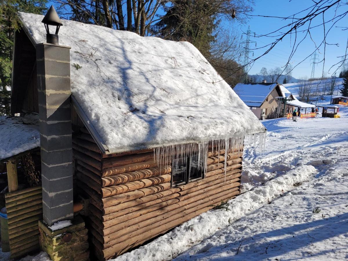 Srub Na Svahu Sjezdovky V Radvanicich Radvanice  Exterior foto